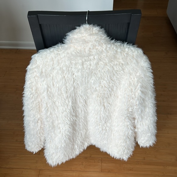 NWT WHITE FAUX FUR JACKET size S - Picture 3 of 3